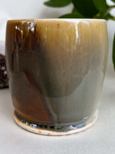Load image into Gallery viewer, Crystal Handle Mug